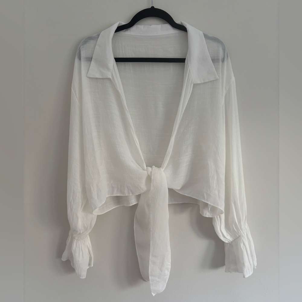 Elegant White Breezy Tie-Front Cropped Blouse | Size M